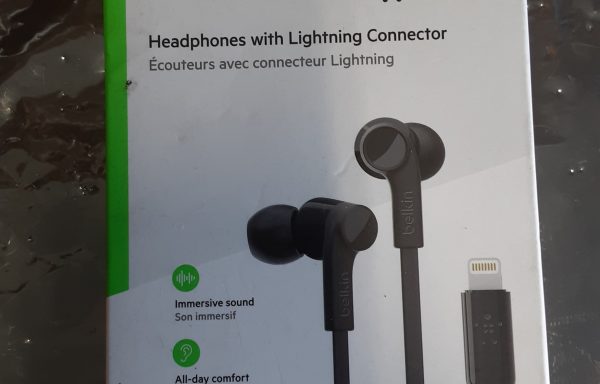 Belkins Headphones with lightning connector